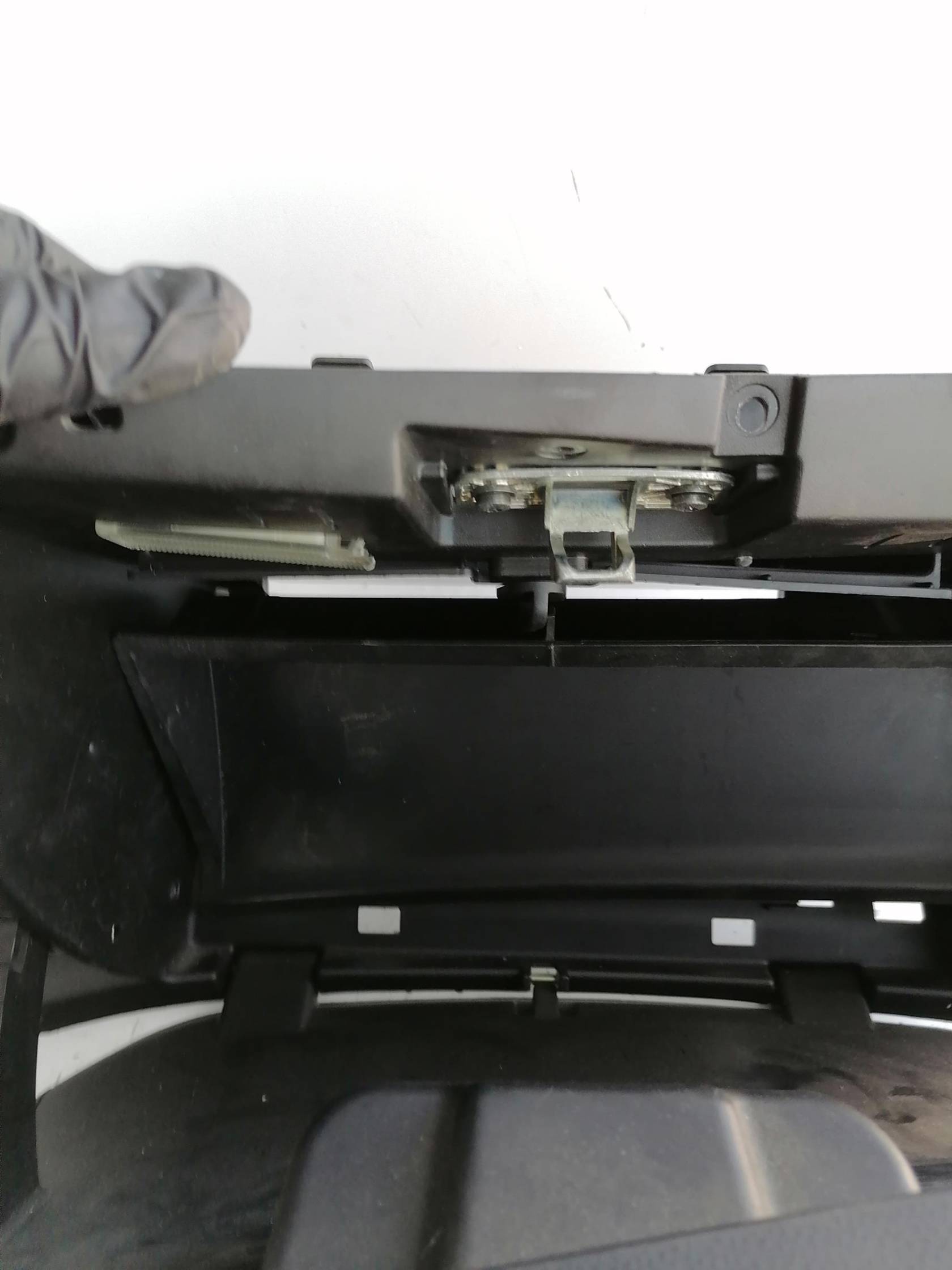 Portaoggetti cruscotto dx.